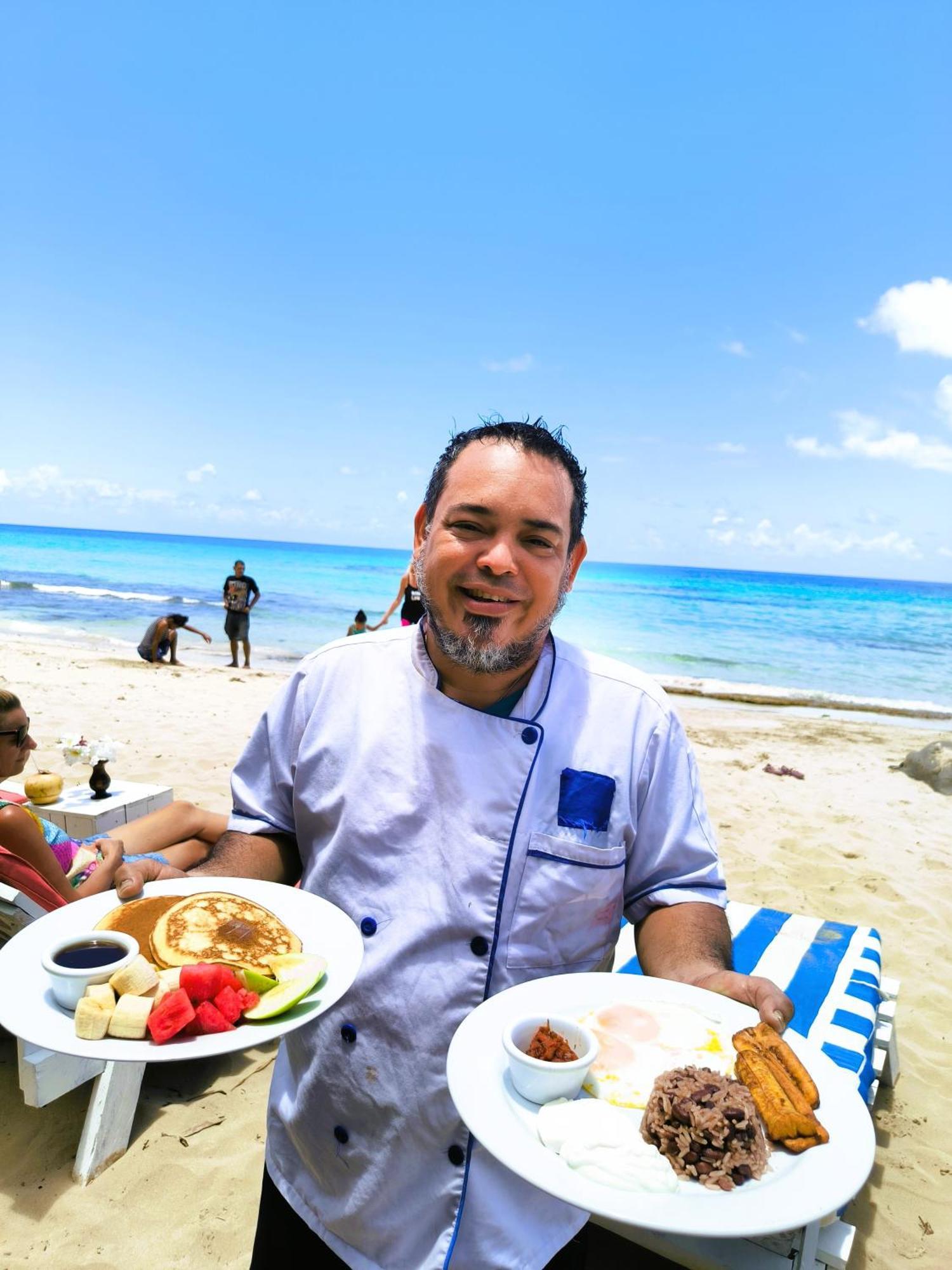 Paraiso Beach Hotel Brig Bay Luaran gambar