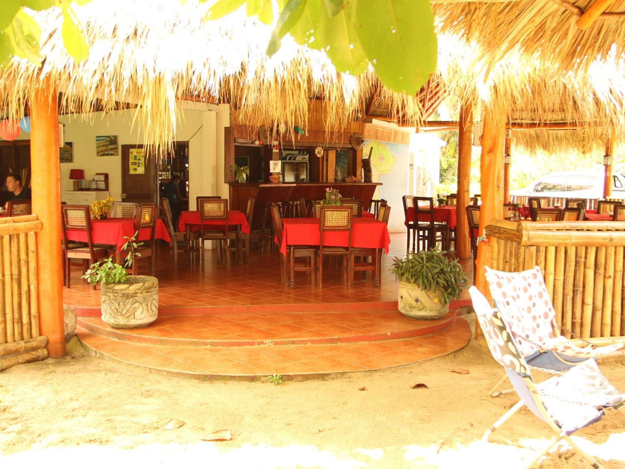 Paraiso Beach Hotel Brig Bay Luaran gambar