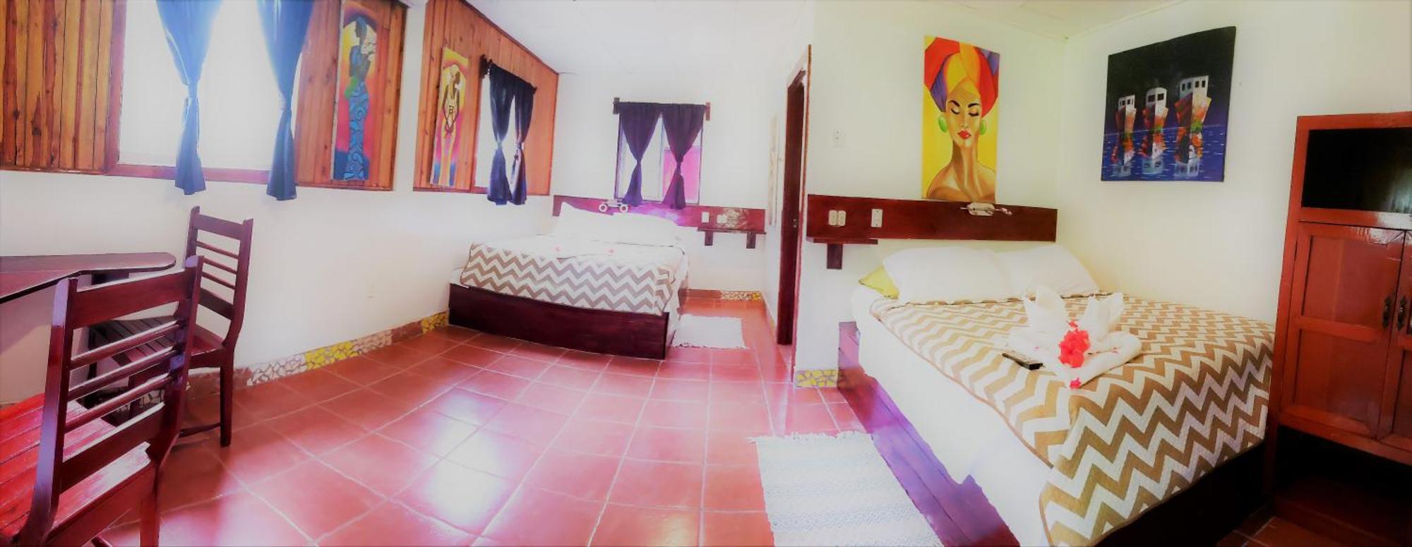 Paraiso Beach Hotel Brig Bay Luaran gambar