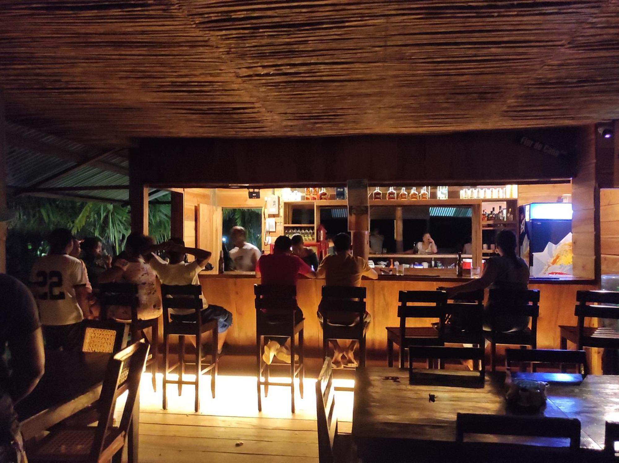 Paraiso Beach Hotel Brig Bay Luaran gambar