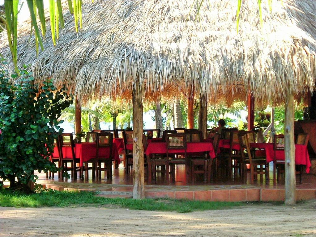 Paraiso Beach Hotel Brig Bay Luaran gambar