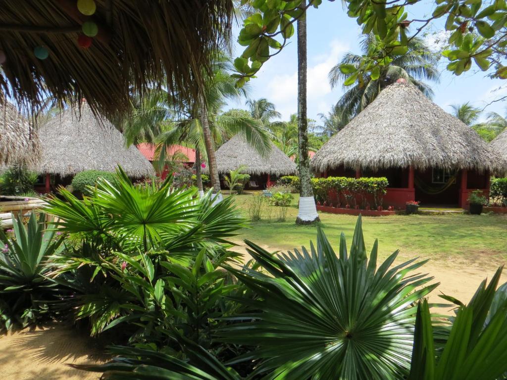 Paraiso Beach Hotel Brig Bay Luaran gambar