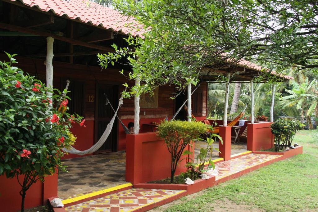 Paraiso Beach Hotel Brig Bay Luaran gambar