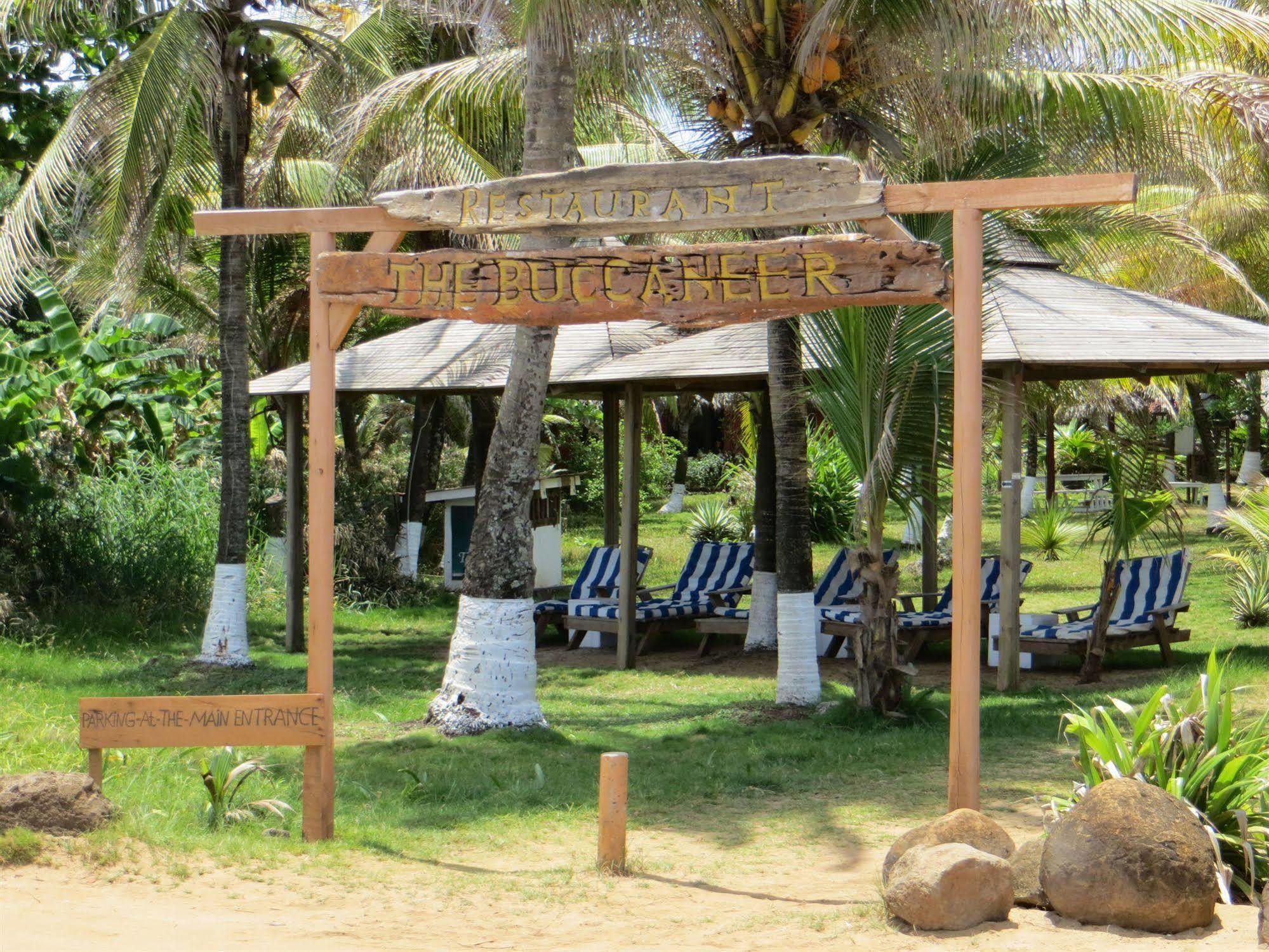Paraiso Beach Hotel Brig Bay Luaran gambar