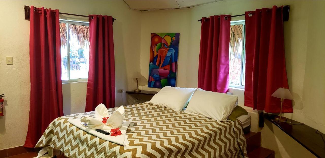 Paraiso Beach Hotel Brig Bay Luaran gambar